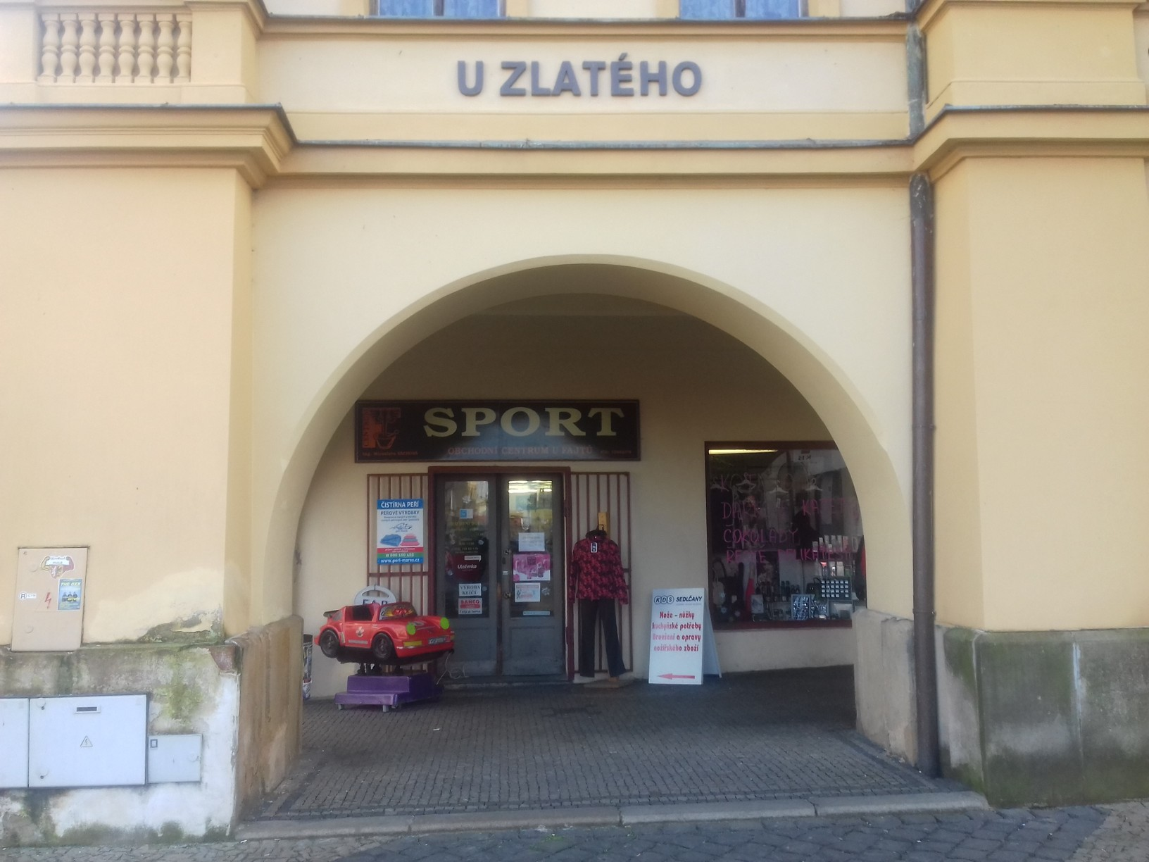 Pobočka Mělník, náměstí Míru 12 (Sport Váchová) Pobočka Mělník, náměstí Míru 12 (Sport Váchová)